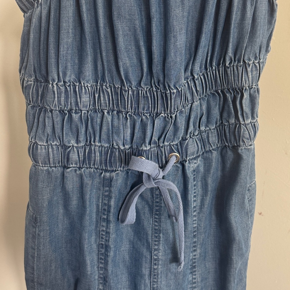 Elan Denim Blue light wash
Jumpsuit adjustable tie waist
Size S - Picture 3 of 9